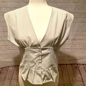 Sleeveless V-neck button front top